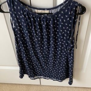 Women’s sleeveless top